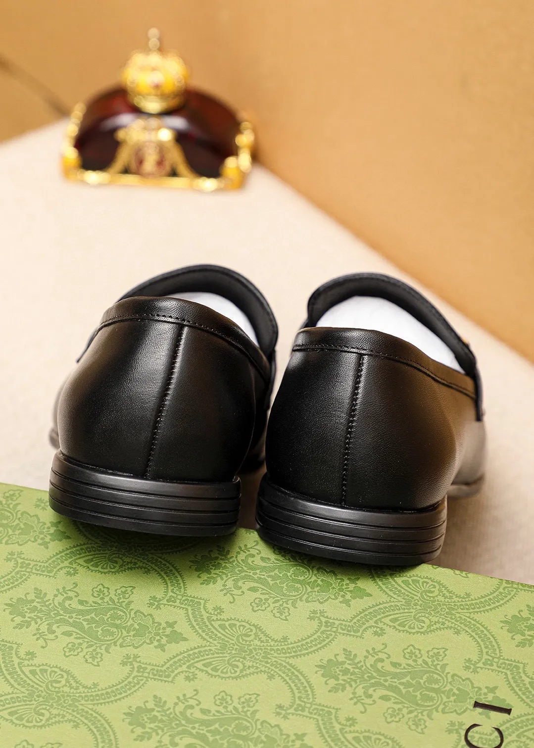 Men's shoes 💰460 💐 Product trademark: GUCCI "Gucci" casual leather shoes Regular size: 39-45 (38.45🉑️customized) Product materials: Selected imported first-layer calfskin upper + luxury hardware buckle, imported cowhide leather lining. Strong three-dimensional visual effect, rubber outsole Color: 1⃣️color optional